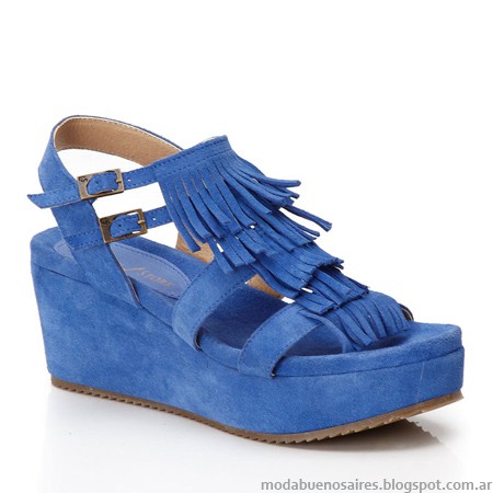 Sandalia cuña piel con cuentas 25.95€